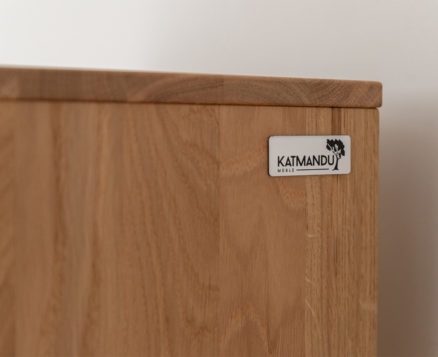 Tirano Hängevitrine Hirnholz Massivholz Eiche geölt, fertig montiert