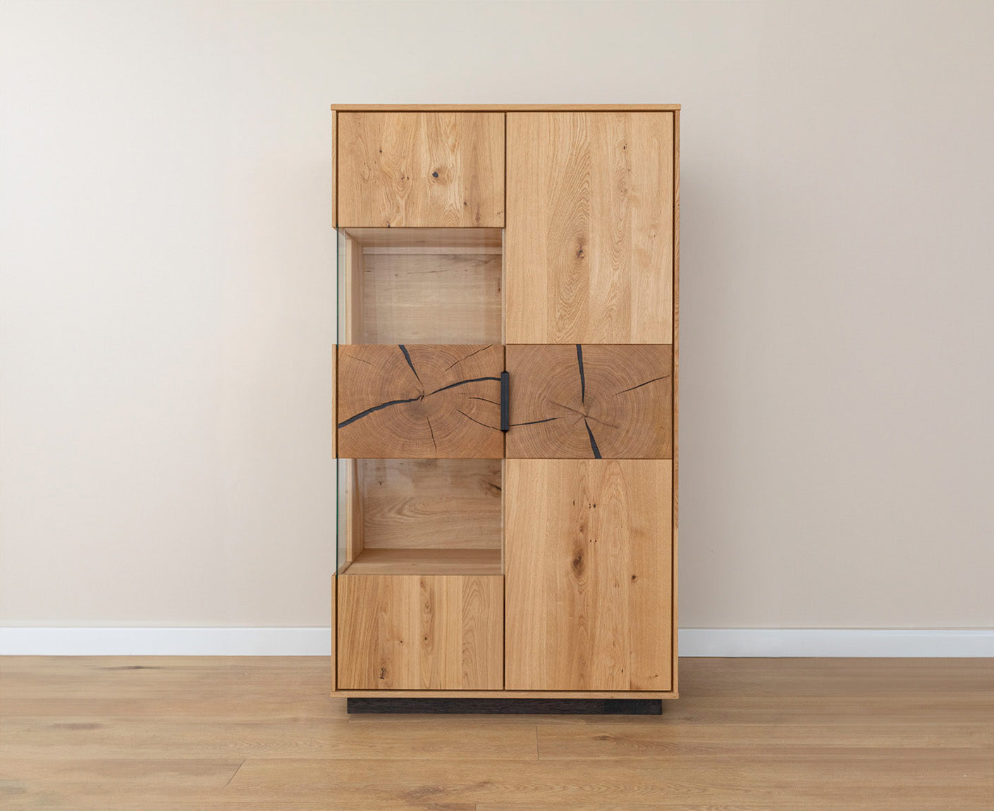 Tirano Vitrine Hirnholz Massivholz Eiche geölt, fertig montiert