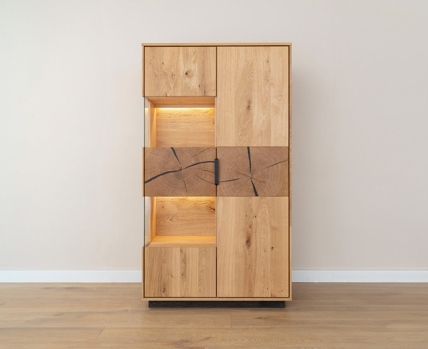 Tirano Vitrine Hirnholz Massivholz Eiche geölt, fertig montiert