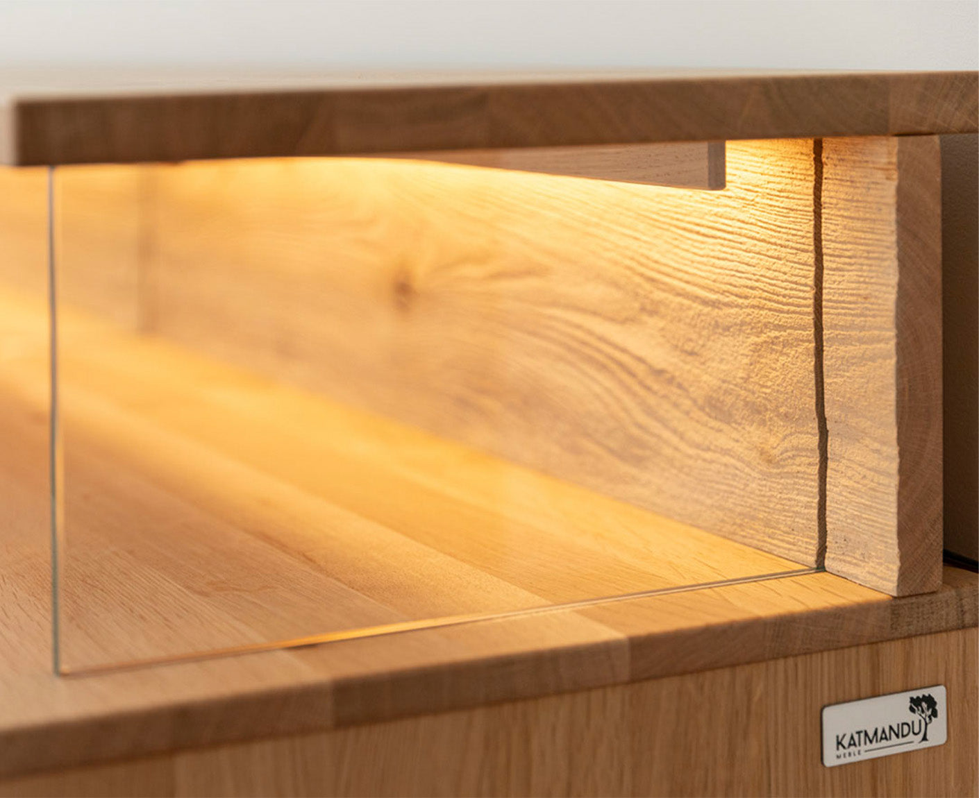 Tirano Wand TV-Lowboard Hirnholz & schwarzes Glas, Massivholz Eiche geölt, fertig montiert