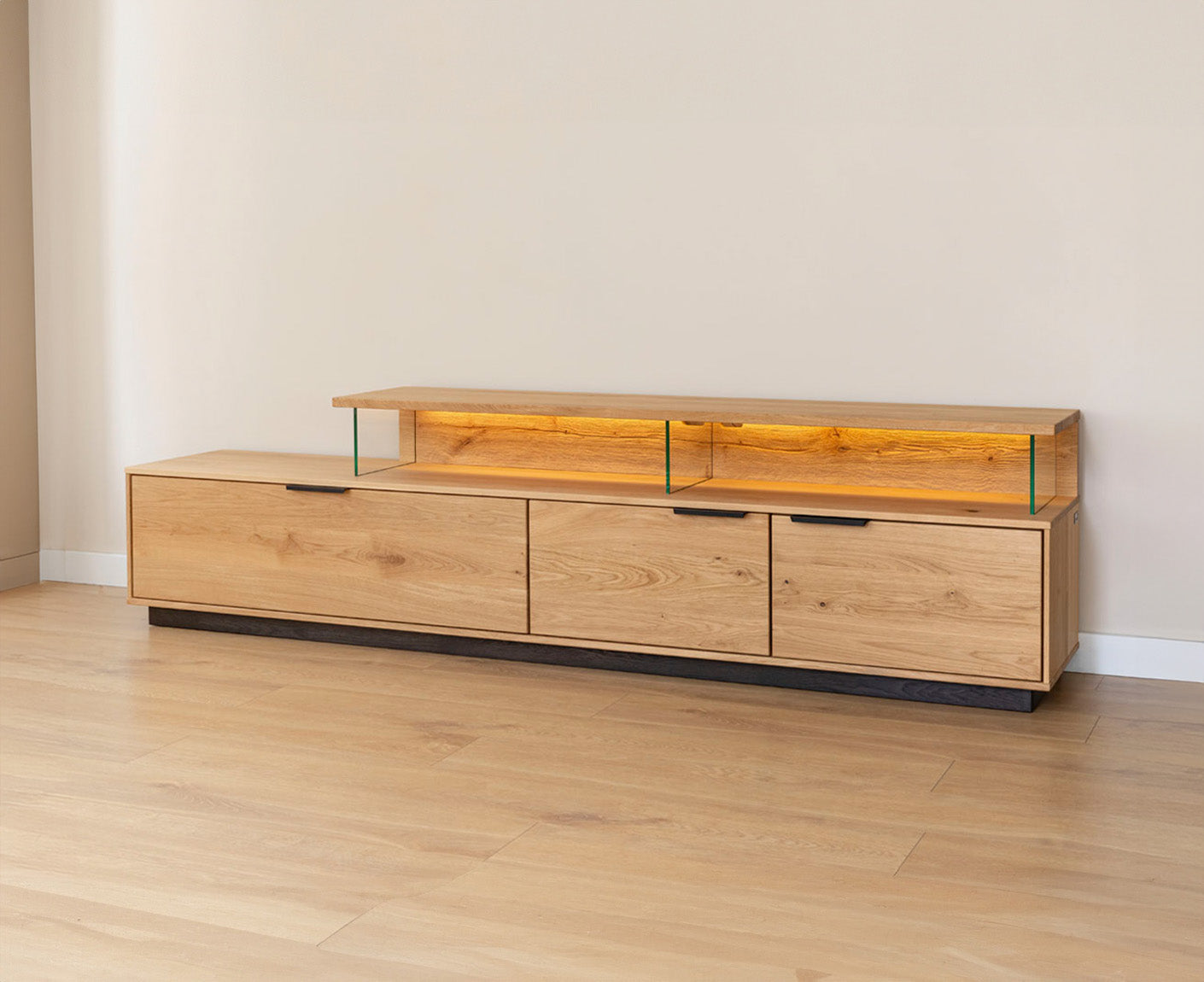 Tirano Wand TV-Lowboard Natur Massivholz Eiche geölt, fertig montiert