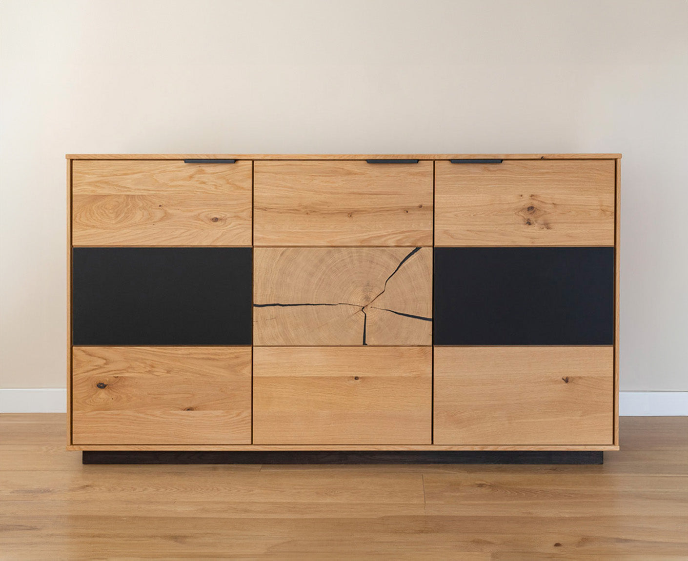 Tirano Sideboard Hirnholz & schwarzes Glas, Massivholz Eiche geölt, fertig montiert