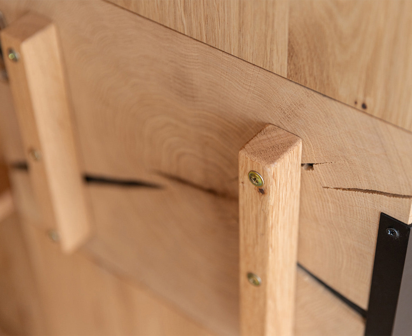 Tirano Sideboard Hirnholz & schwarzes Glas, Massivholz Eiche geölt, fertig montiert