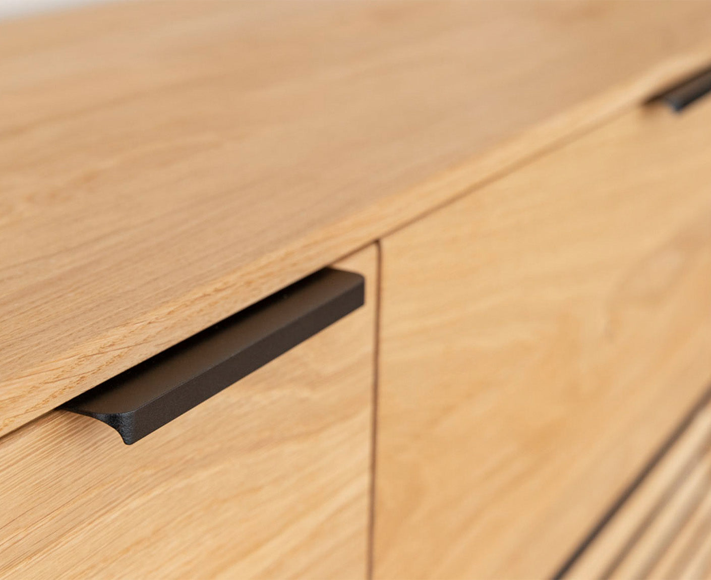 Tirano Sideboard Lamellen Massivholz Eiche geölt, fertig montiert