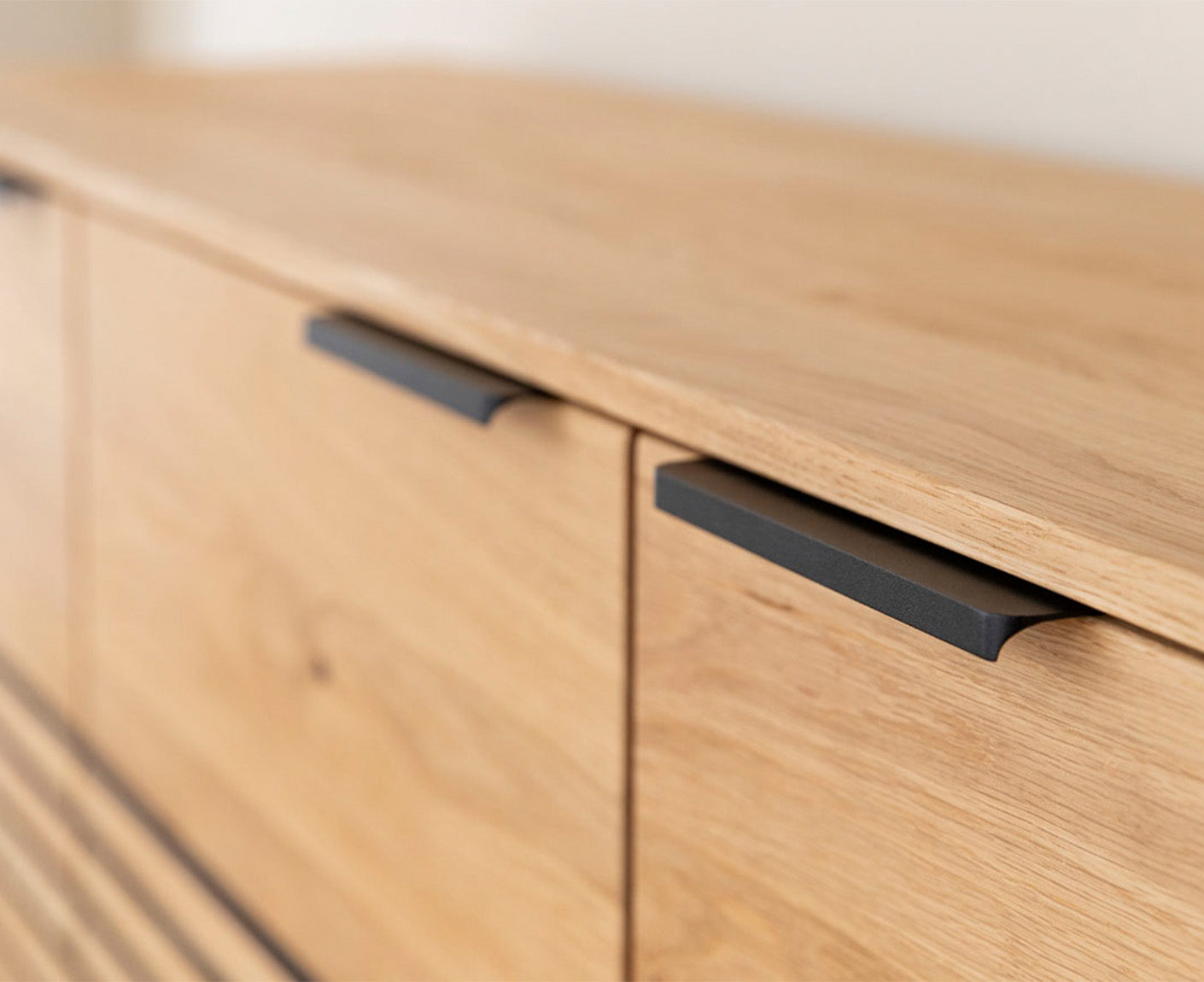 Tirano Sideboard Lamellen Massivholz Eiche geölt, fertig montiert