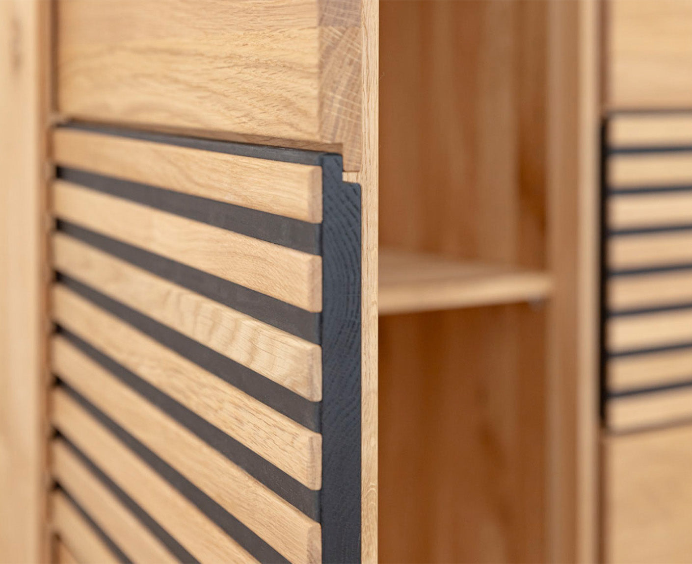 Tirano Sideboard Lamellen Massivholz Eiche geölt, fertig montiert