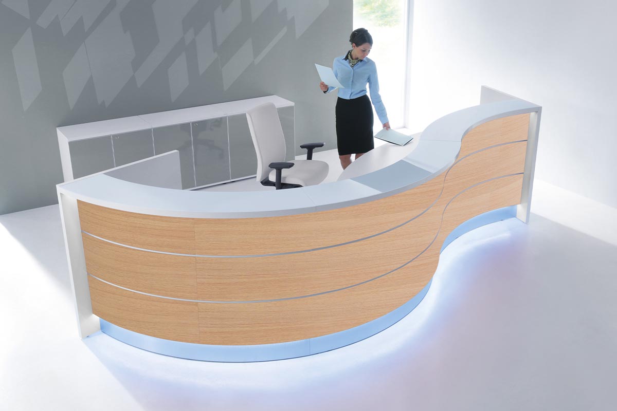 Valde 8 Empfangstheke, gebogen 420x163 cm, Kanadische Eiche / Korpus wählbar