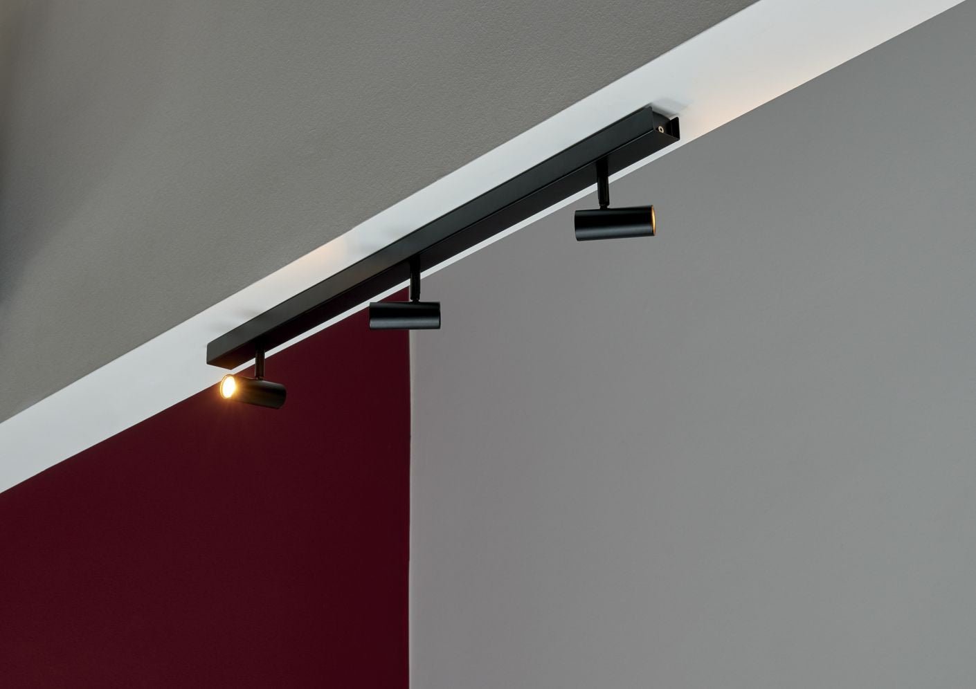 Omari Deckenlampe 78x12 cm mit Moodmaker Dimmer Schwarz
