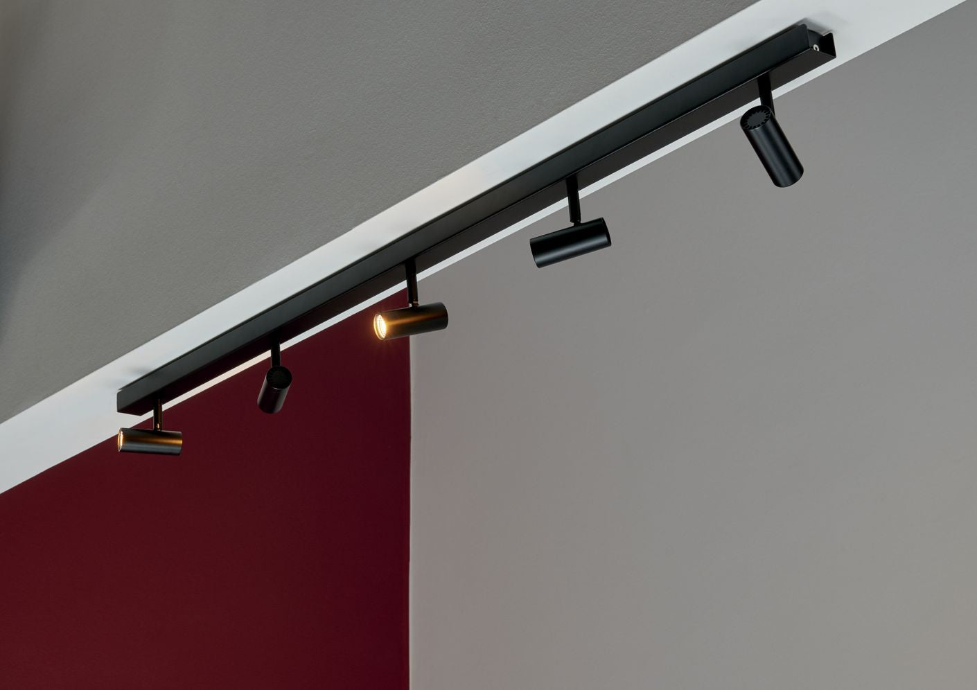 Omari Deckenlampe 118x12 cm mit Moodmaker Dimmer Schwarz
