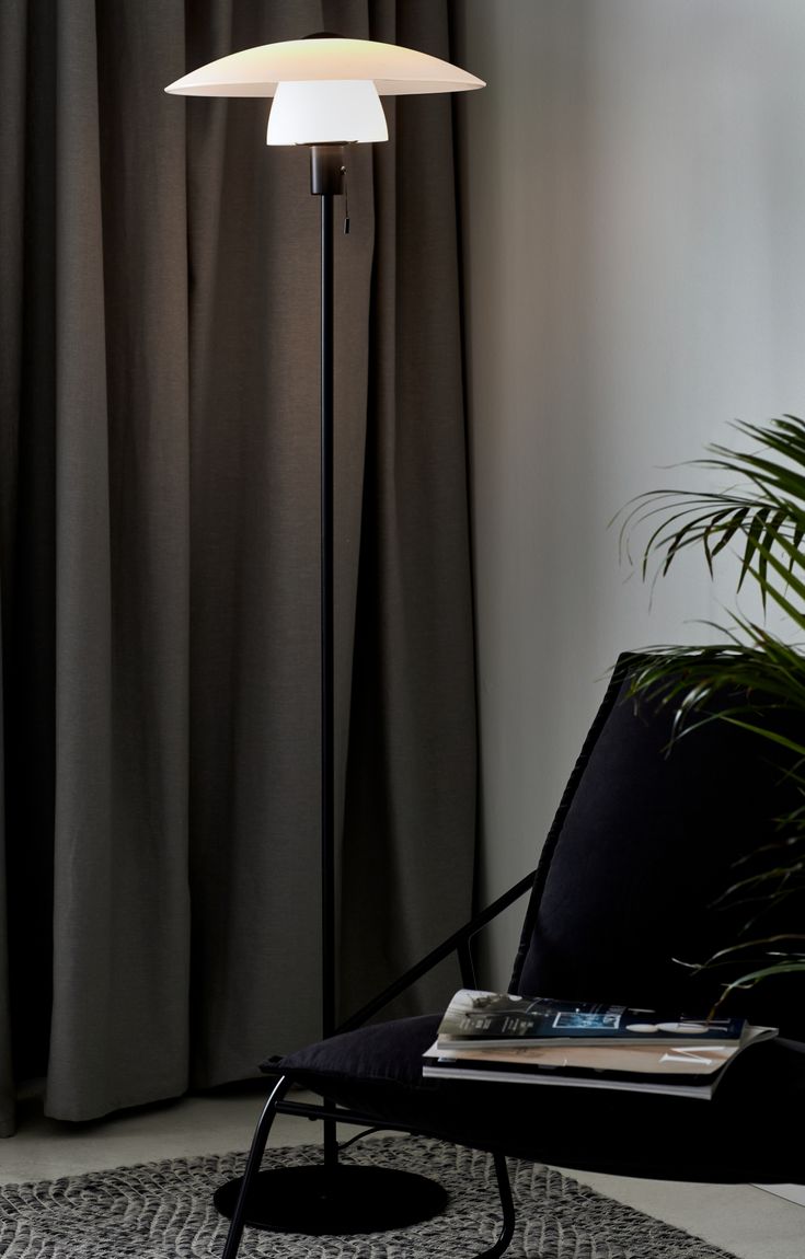 Verona Stehlampe Leselampe Ø 40 cm Opalweiß / Schwarz