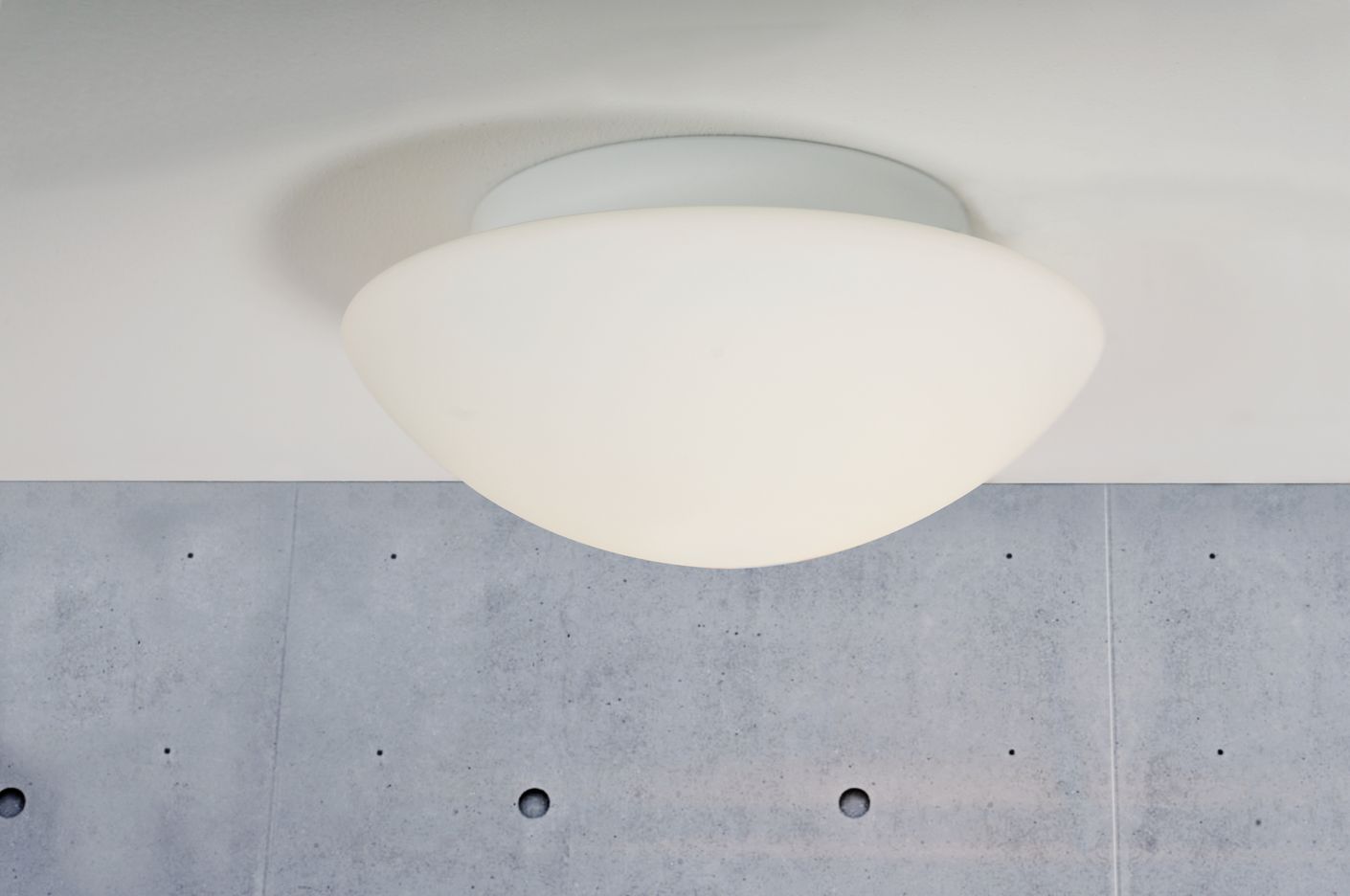 Ufo Maxi Deckenlampe Badezimmer Ø 29,5 cm Opalweiß