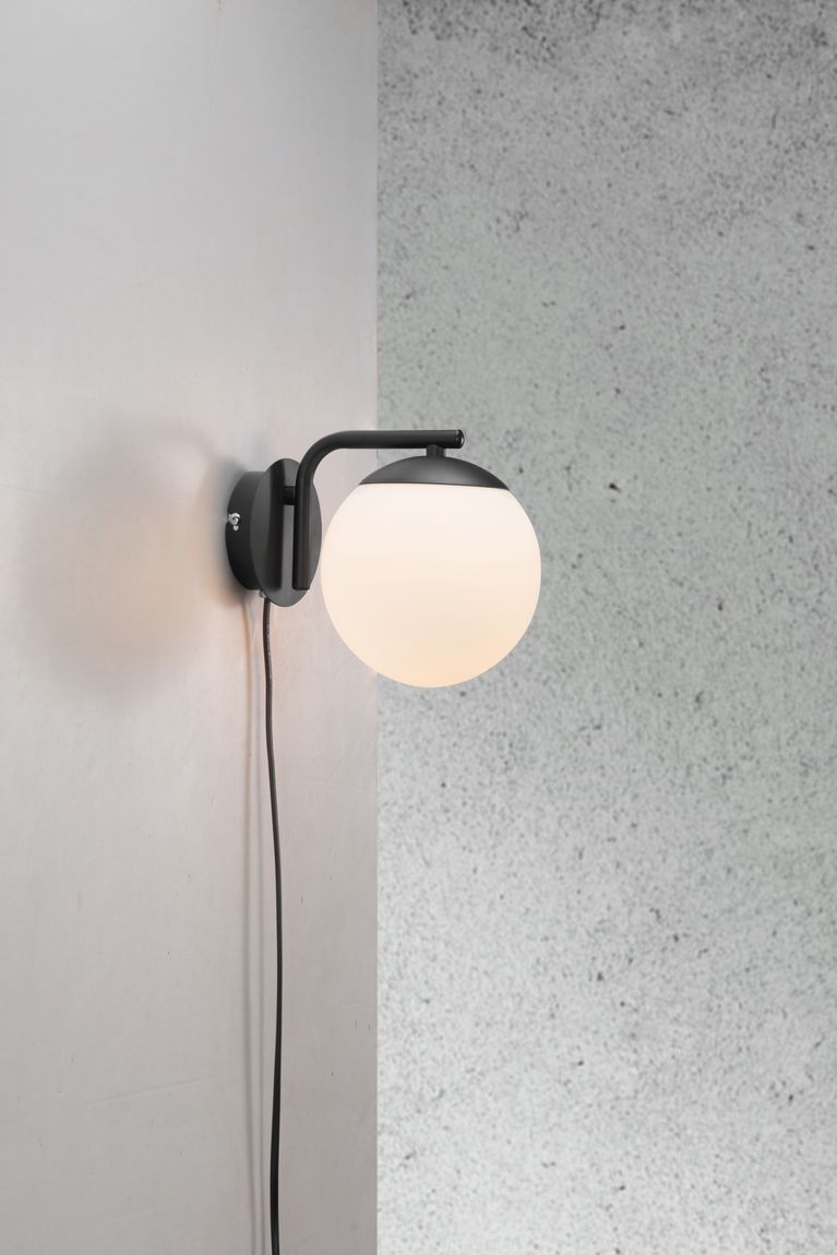 Grant Wandlampe Ø 14,5 cm Opalweiß / Schwarz