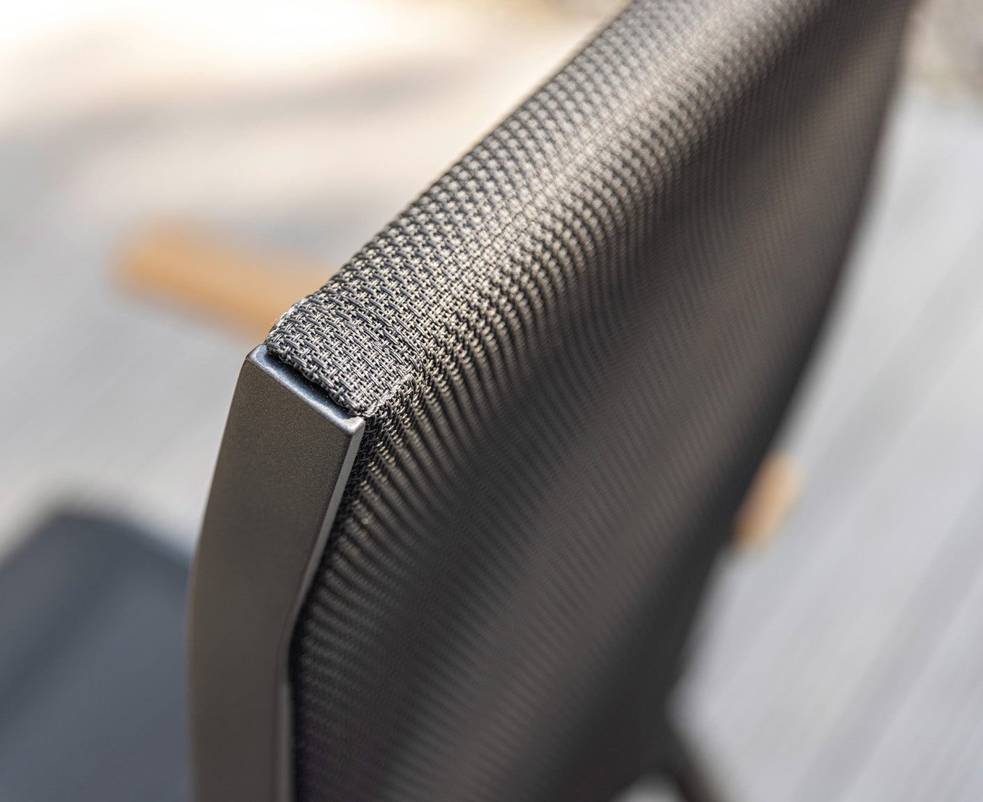 Sleek Multipositionssessel Anthrazit / Teak