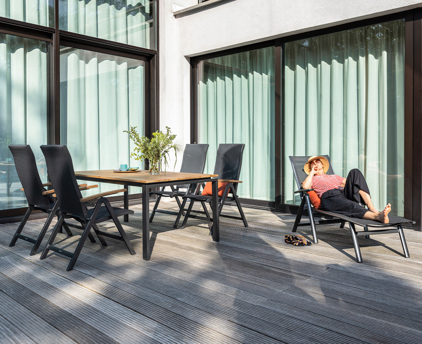 Sleek Multipositionssessel Anthrazit / Teak