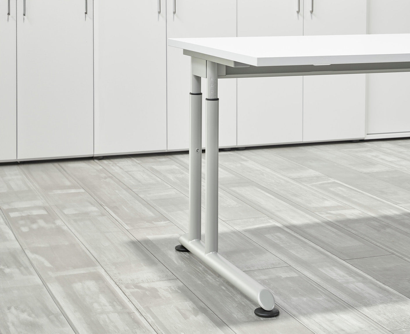 Schreibtisch Z-Serie | inkl. Kabelwanne | C-Fuß | höheneinstellbar