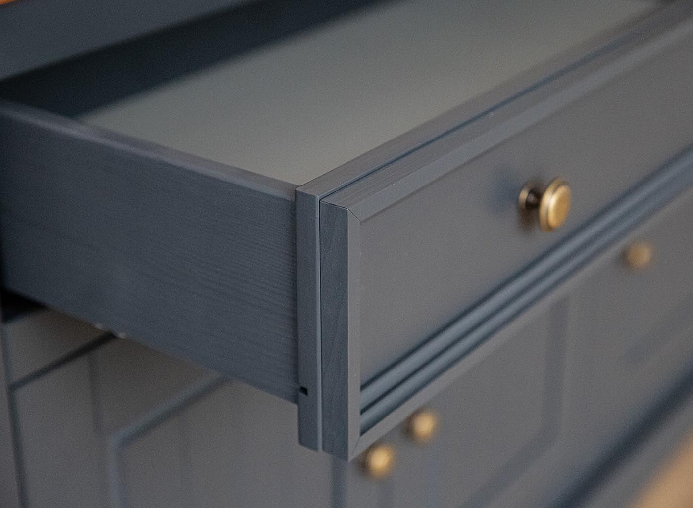 Belluno Elegante Massivholz Kommode 5 Schubladen, Farbe wählbar