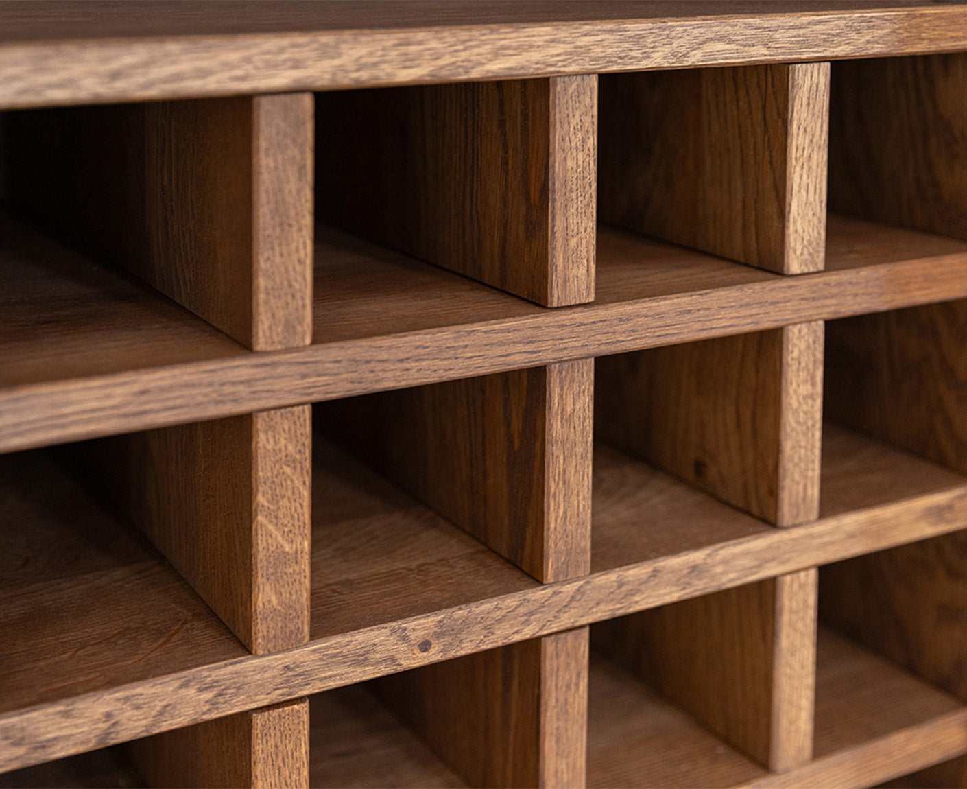 Modern Loft Weinregal Massivholz Eiche geölt/Glas Grafit Matt