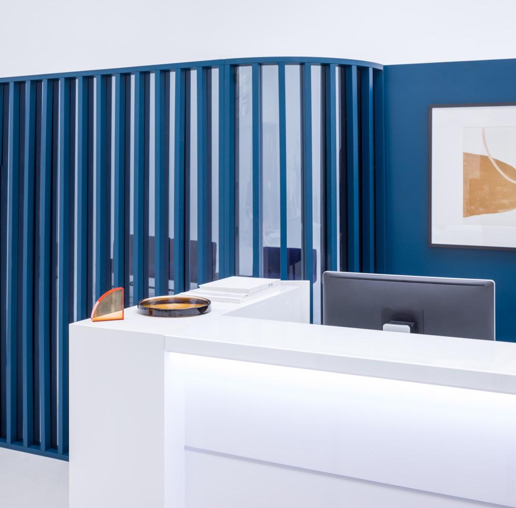 Valde 6 Empfangstheke, gebogen 438x163 cm Eiche Natur / Korpus wählbar