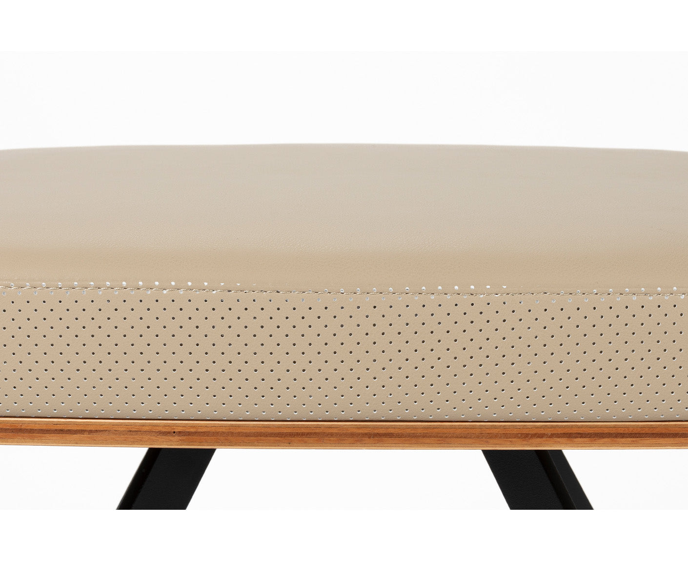 Frie Hocker Kunstleder / Walnussfurnier