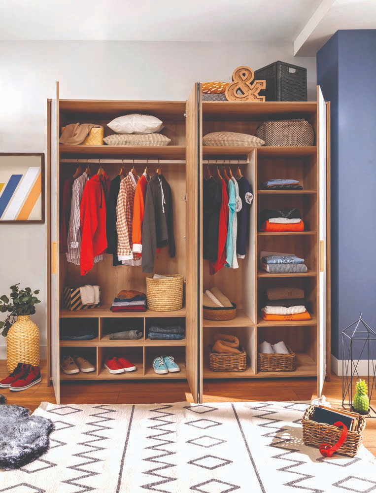 Modera 4-türiger Kleiderschrank Drehtürenschrank mit Spiegel Weiß