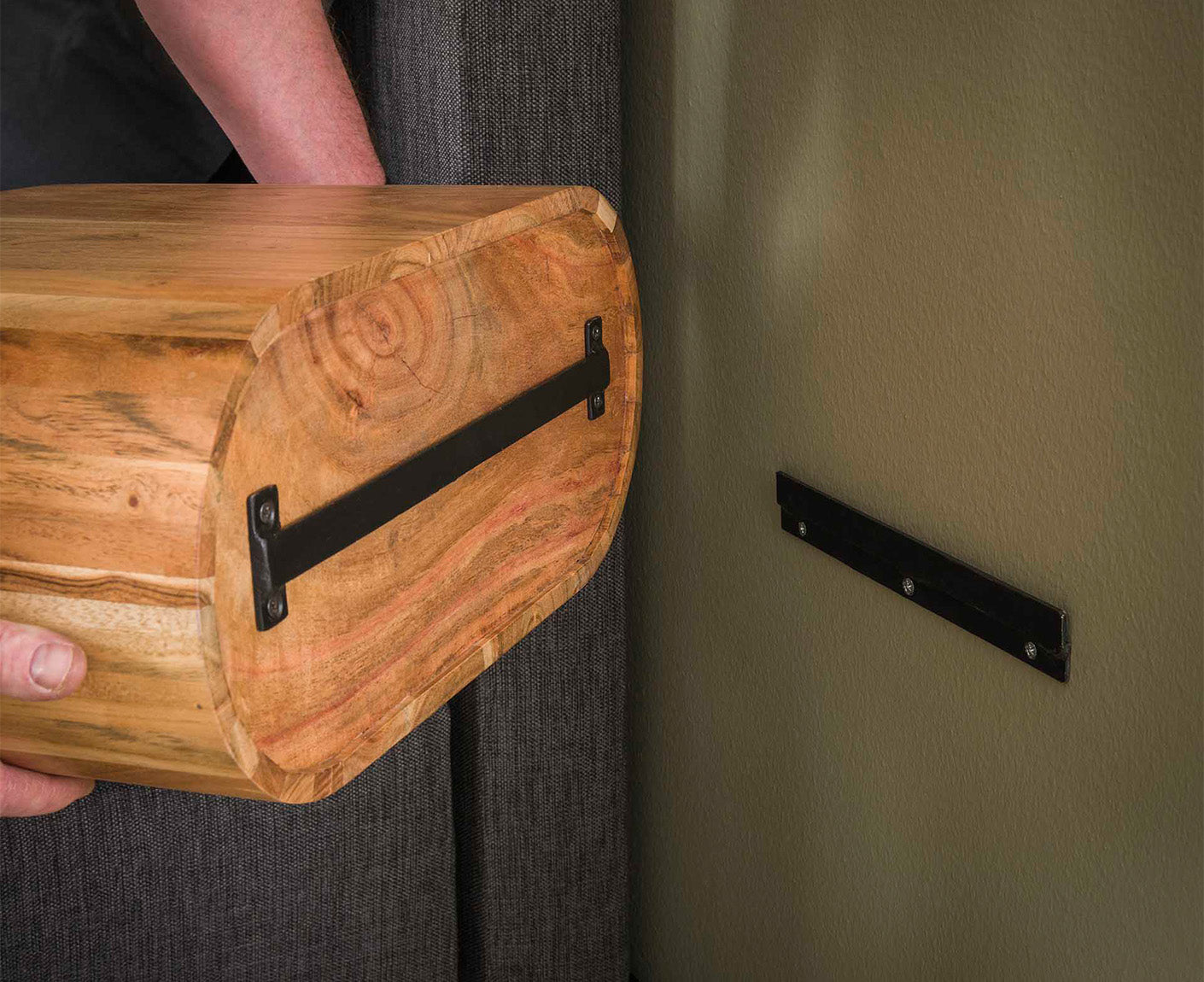 Bend Nachttisch mit Schublade Akazie Massivholz
