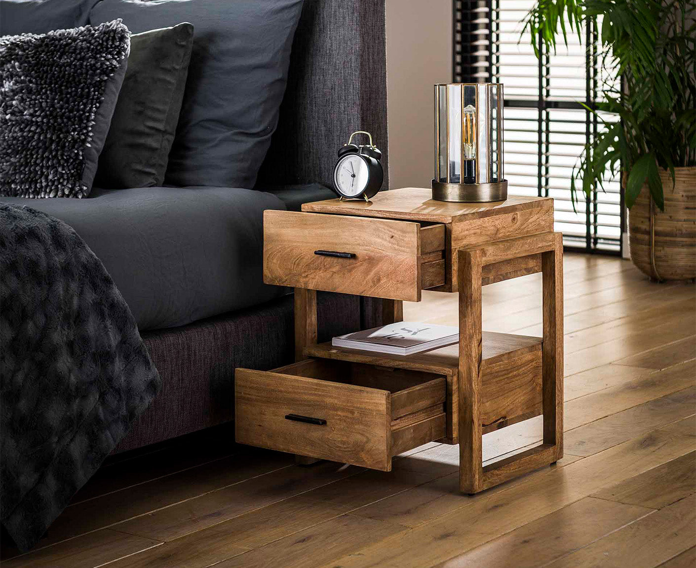 Gobi Nachttisch mit 2 Schubladen Mangoholz Massiv