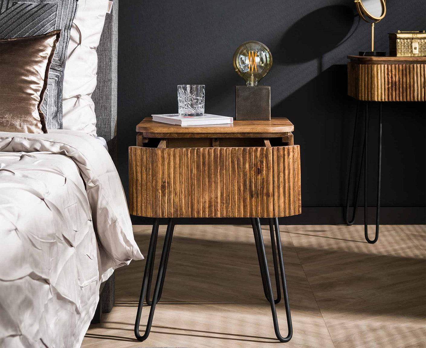 Wave Nachttisch mit Schublade Mangoholz Massiv