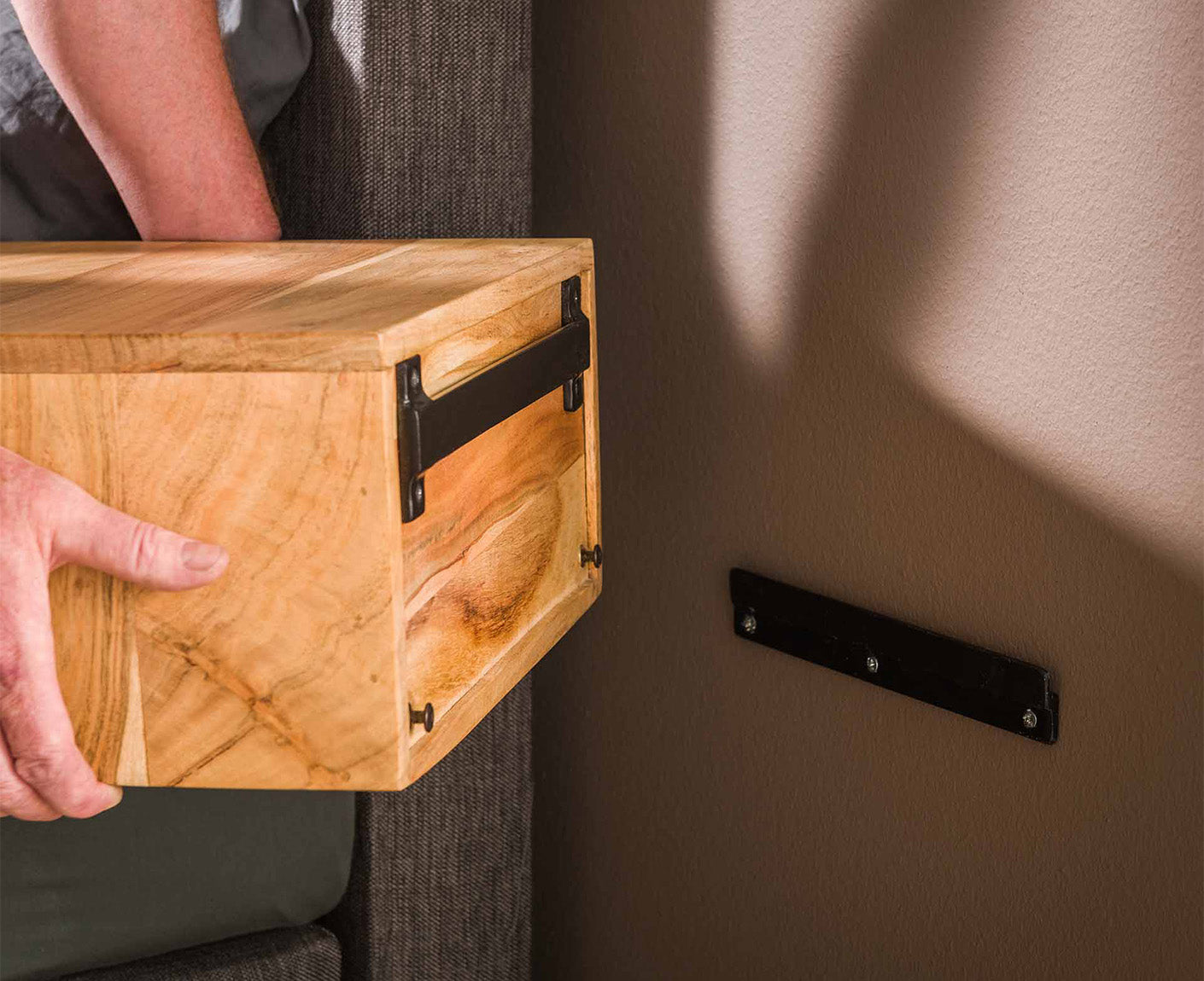 Hover Nachttisch mit Schublade Akazie Massivholz Natur XXX