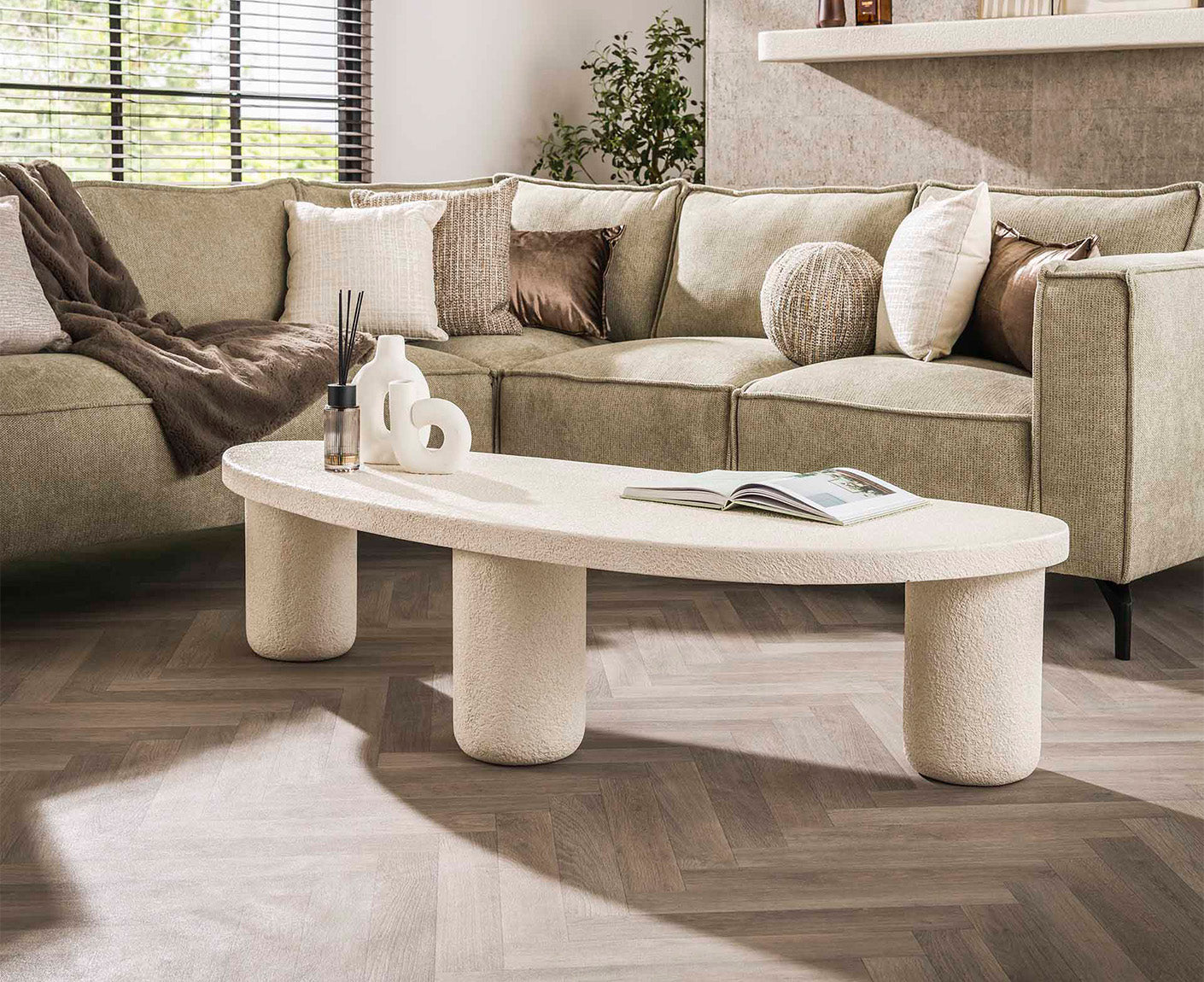 Couchtisch XL Kieselstein dreieckig Marmor Composite