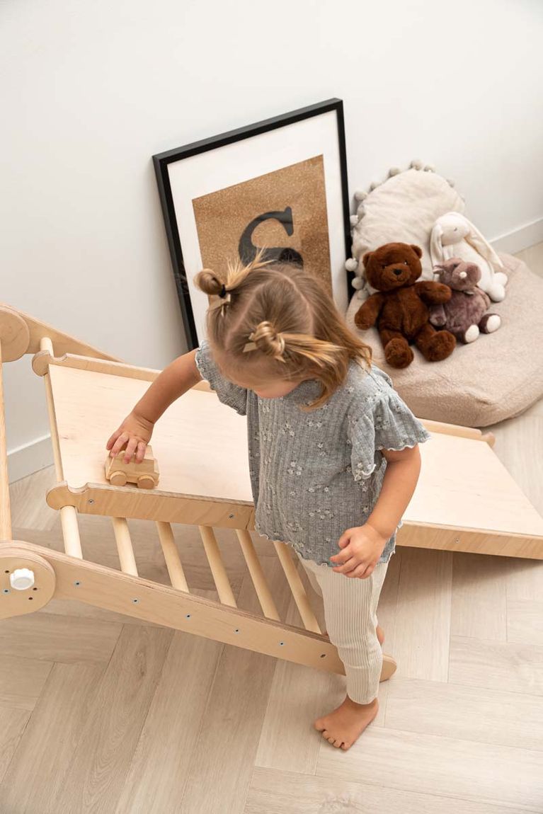 Indoor Kletterdreieck / Spielplatz mit doppelseitiger Rutsche aus Holz 80 cm