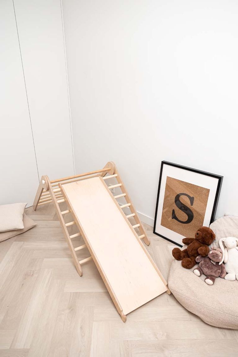 Indoor Kletterdreieck / Spielplatz mit doppelseitiger Rutsche aus Holz 80 cm