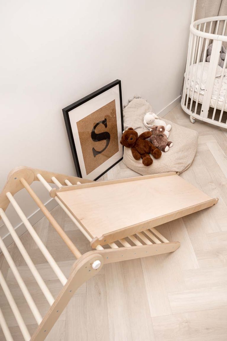 Indoor Kletterdreieck / Spielplatz mit doppelseitiger Rutsche aus Holz 80 cm