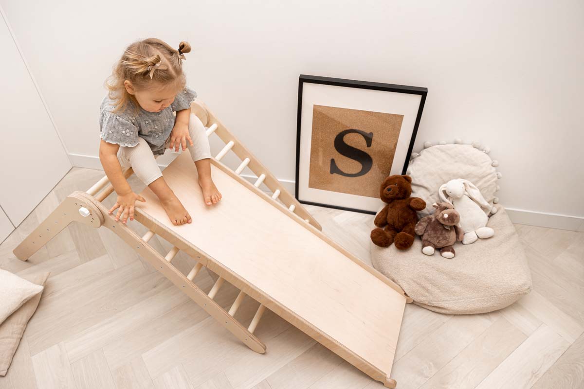 Indoor Kletterdreieck / Spielplatz mit doppelseitiger Rutsche aus Holz 80 cm