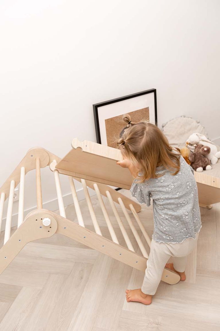 Indoor Kletterdreieck / Spielplatz mit doppelseitiger Rutsche aus Holz 80 cm