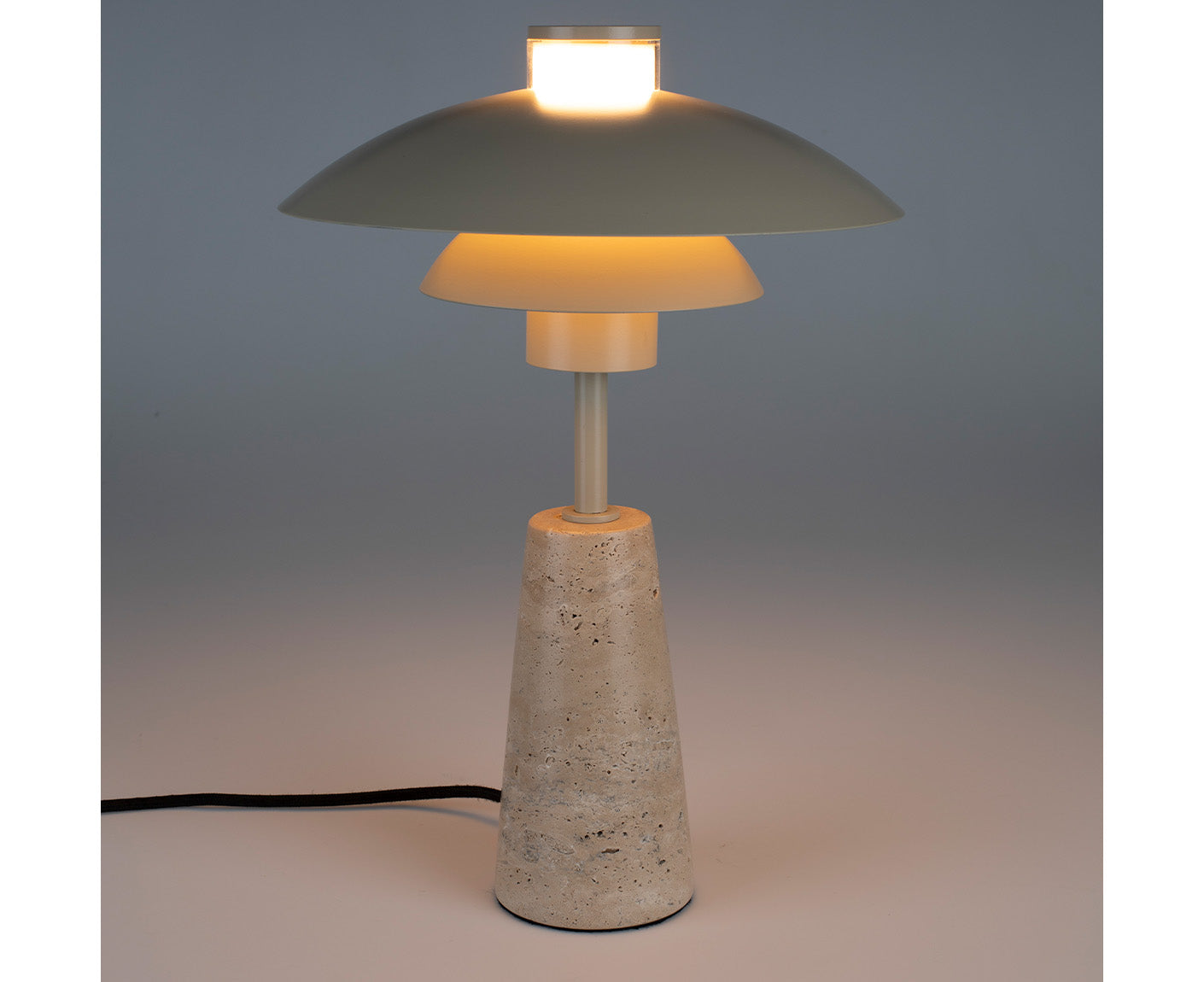 Cole Tischlampe dimmbar Beton / Beige-Travertin