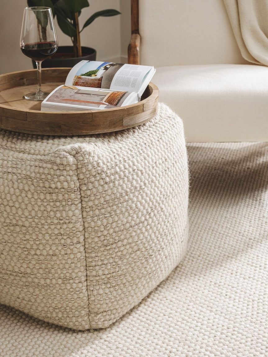 Handgefertigter Woll-Pouf Rocco 45x45x45 cm Creame - Voelpe