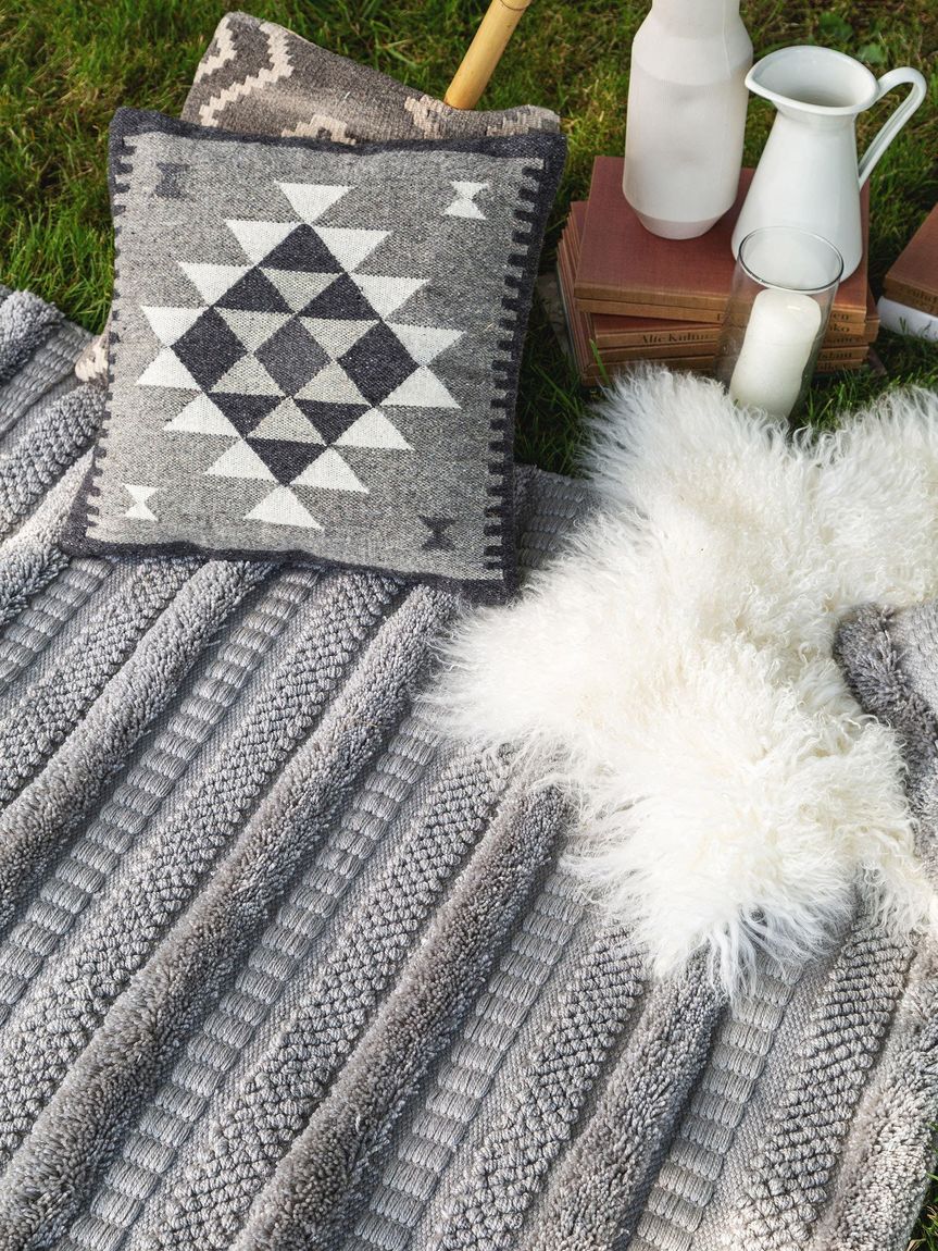Teppich aus recyceltem Material Toni Grau