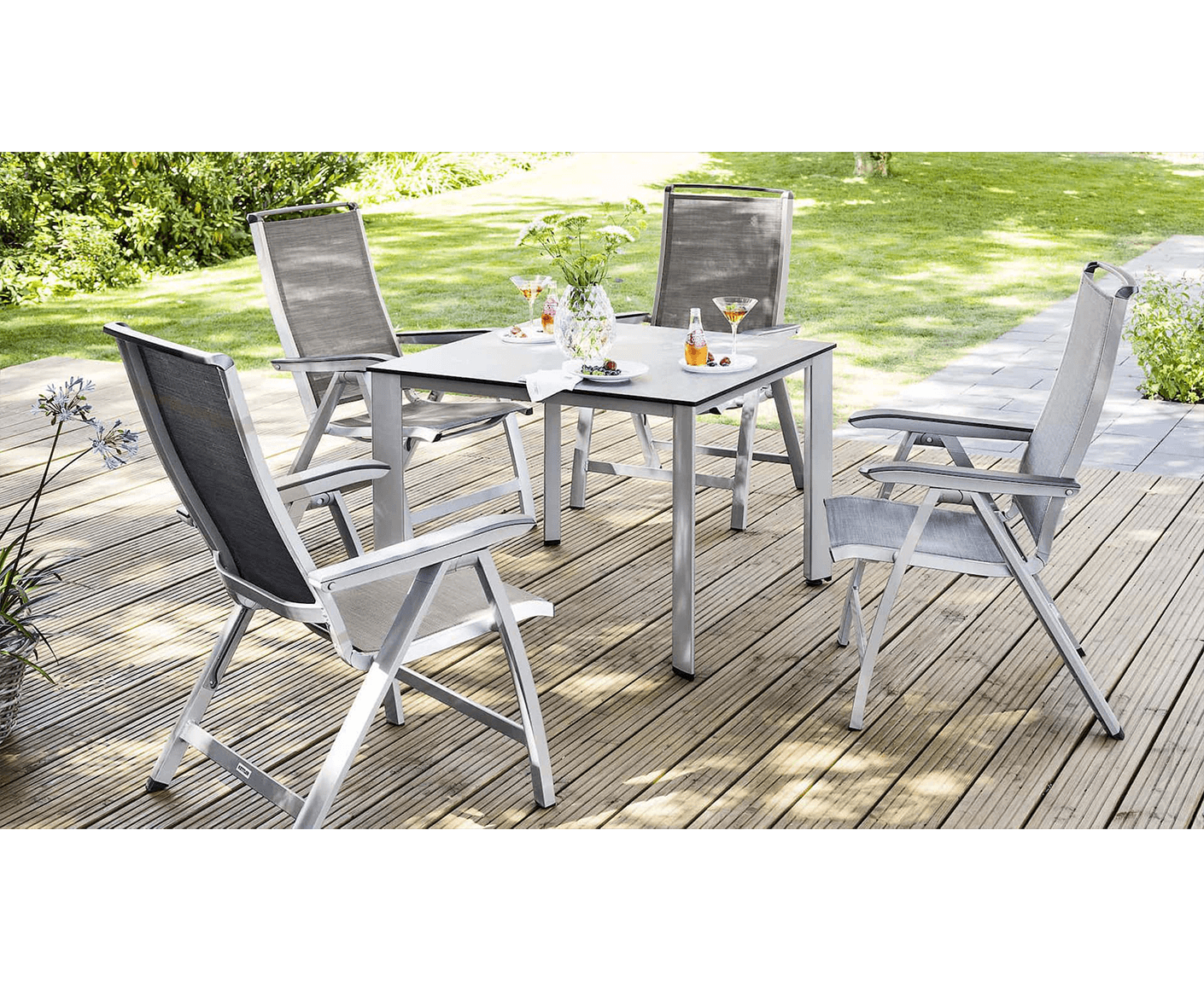 Kettler Gartenmöbelset 5-teilig, Forma II Multipositionssessel, Gartentischgestell Edge mit HPL Tischplatte 95 x 95 cm Anthrazit / Silber