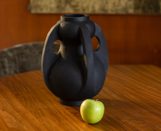 Thiago Vase Schwarz
