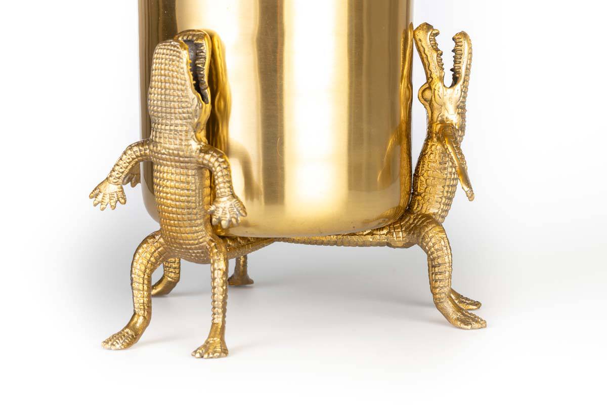 SURROUNDED BY CROCODILES Vase L Gold - Voelpe