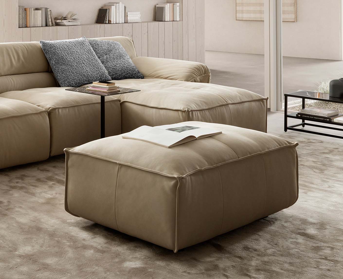 designwerk Vola Hocker | 110 x 75 cm | Echtleder