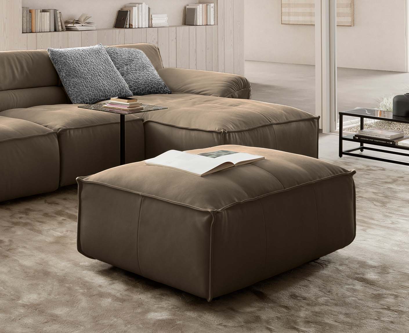designwerk Vola Hocker | 110 x 75 cm | Echtleder
