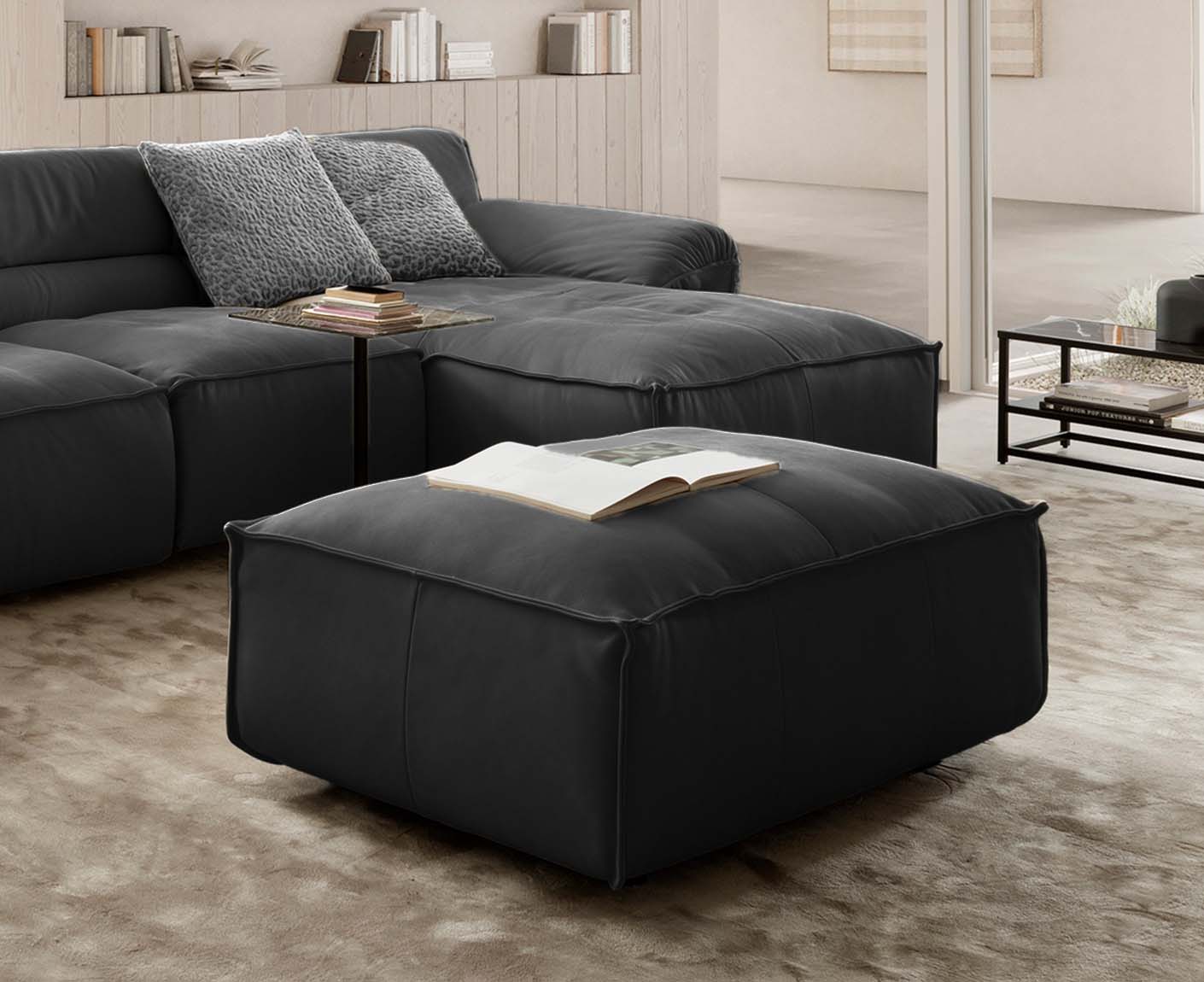 designwerk Vola Hocker | 110 x 75 cm | Echtleder