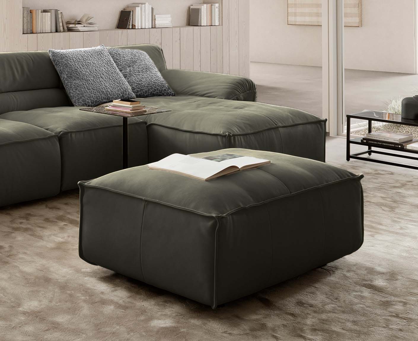 designwerk Vola Hocker | 110 x 75 cm | Echtleder