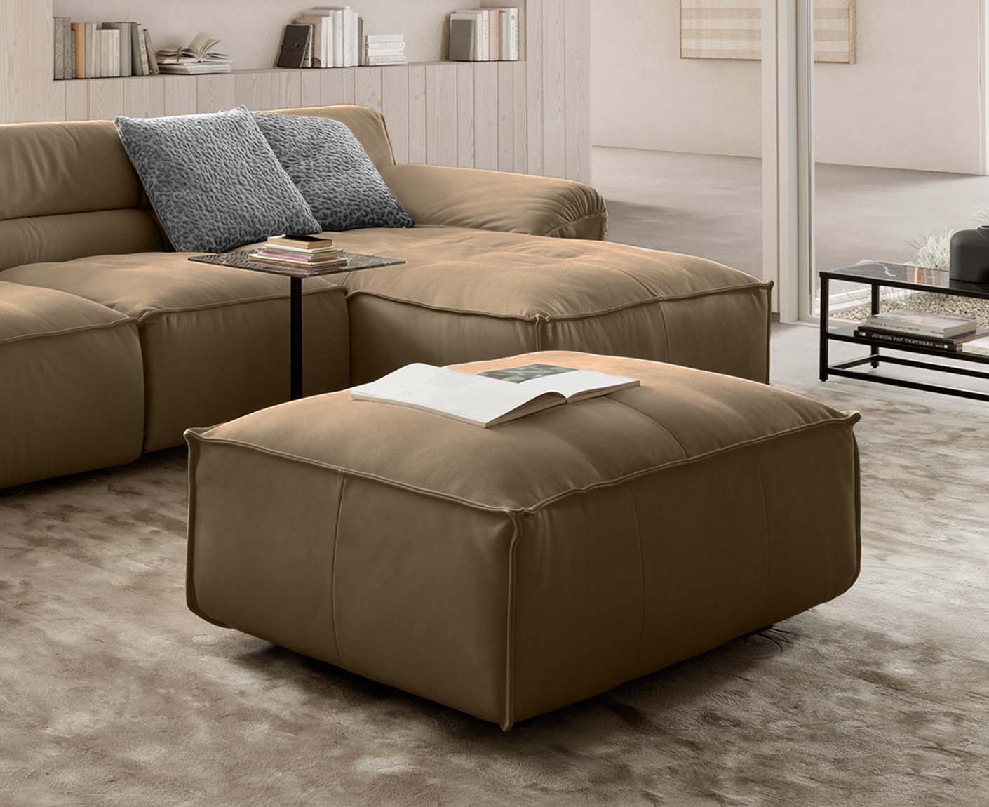 designwerk Vola Hocker | 110 x 75 cm | Echtleder