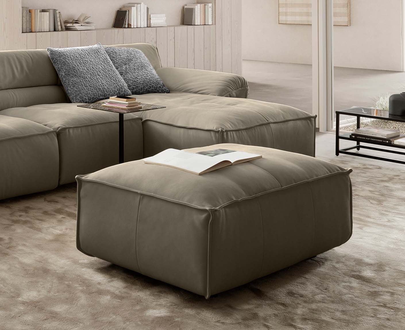 designwerk Vola Hocker | 110 x 75 cm | Echtleder