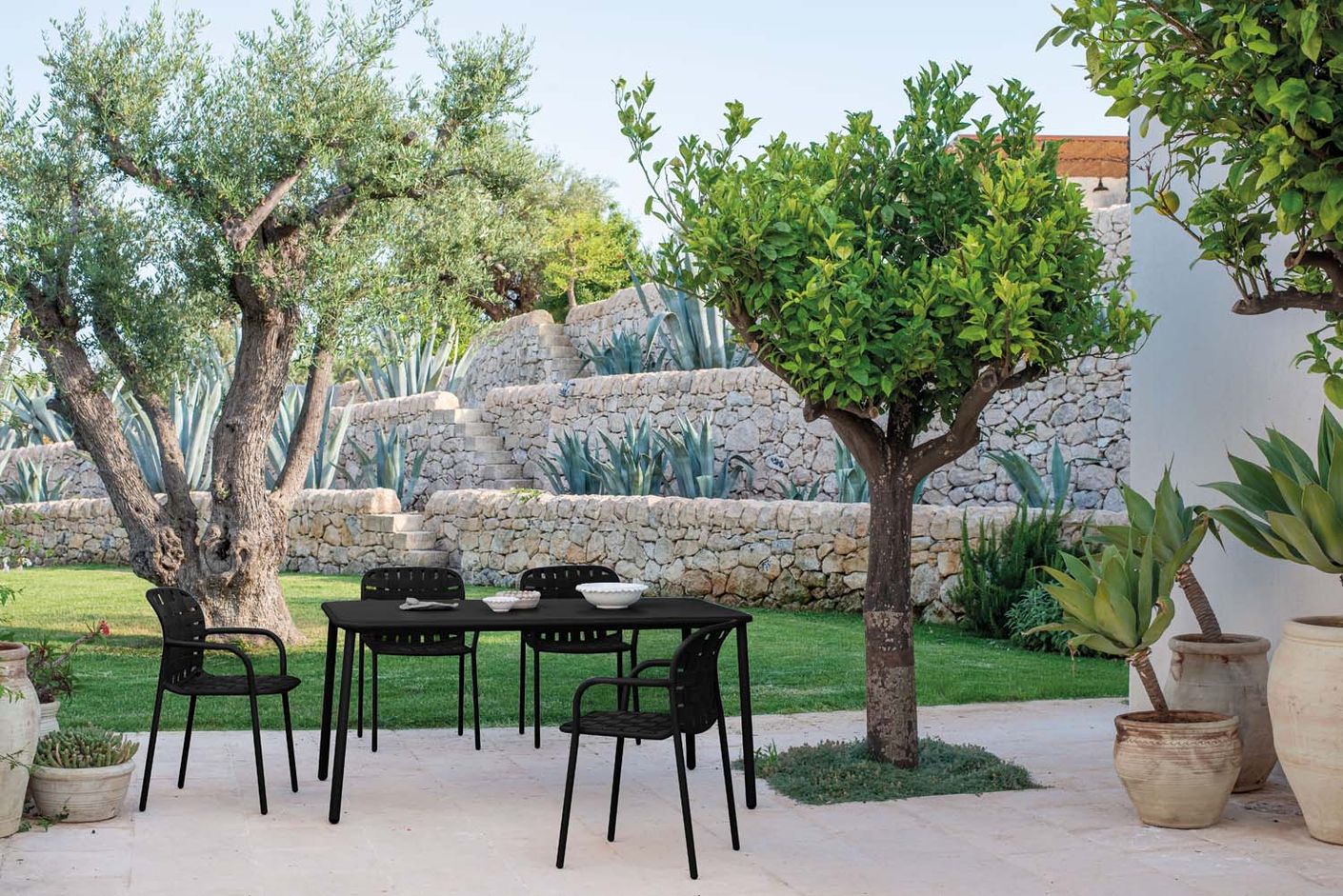 Emu Yard Gartentisch 160x97,5 cm Schwarz
