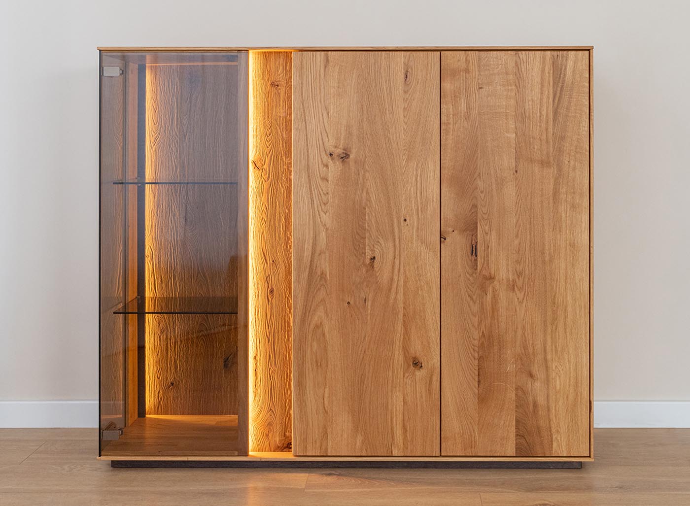 Collodi Massivholz Highboard Breit Wildeiche/Glas, Montiert