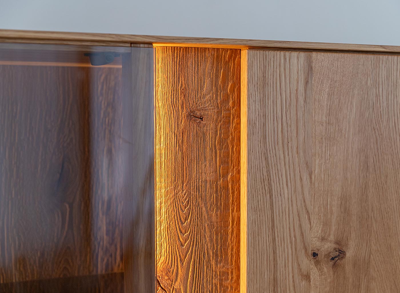 Collodi Massivholz Highboard Breit Wildeiche/Glas, Montiert