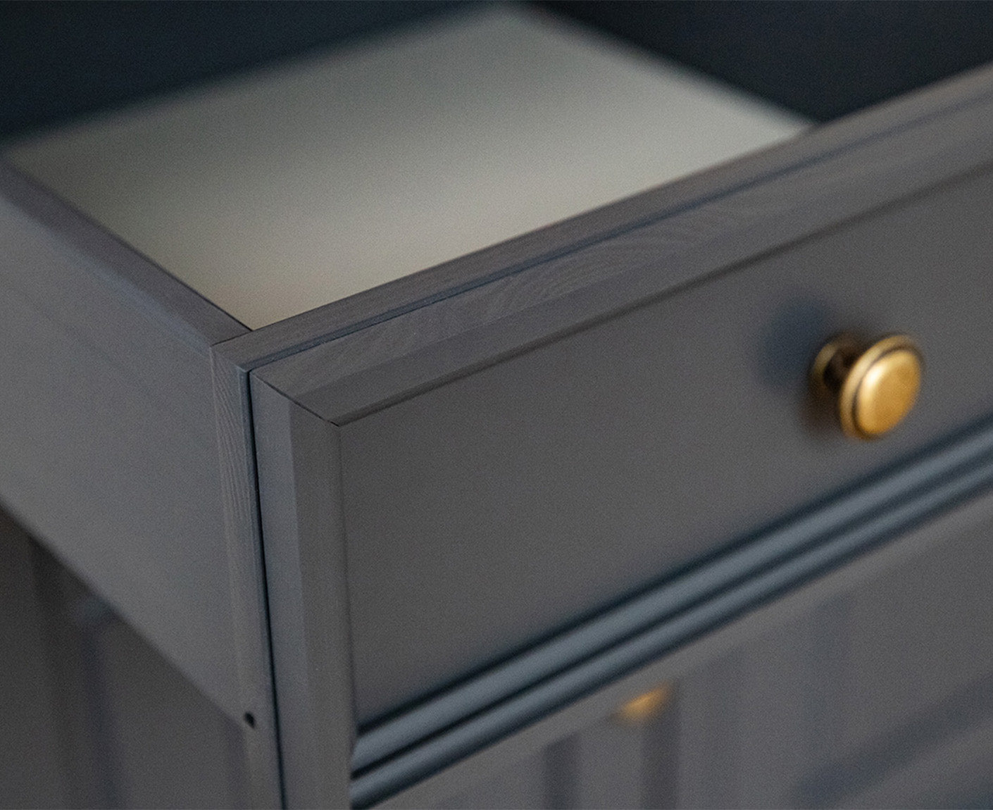 Belluno Elegante Nachtkommode Massivholz